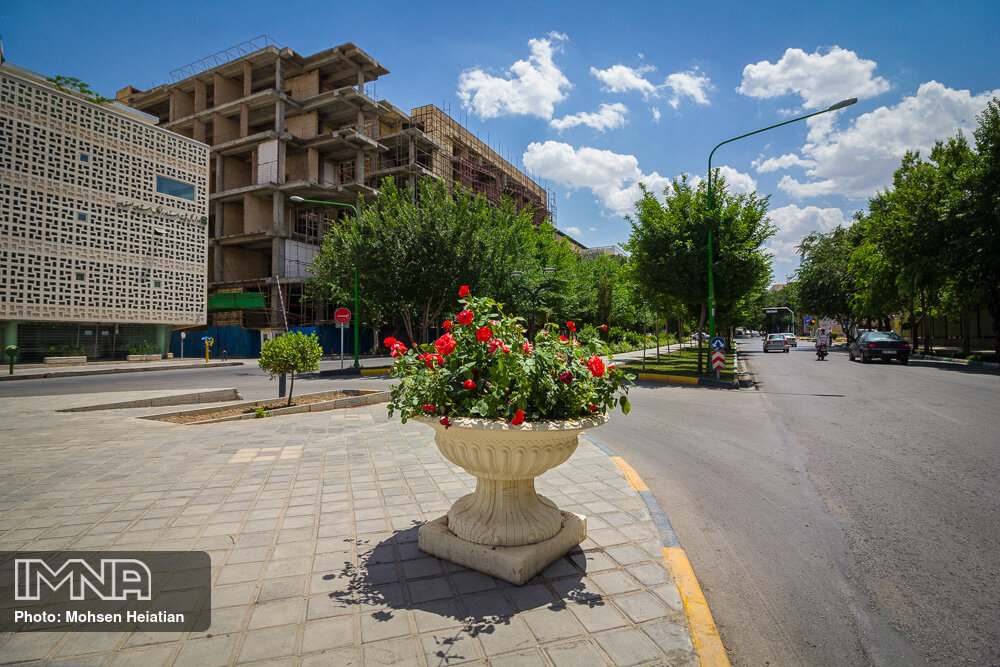 کاشت ۱۵۳ هزار گلدان گل در فضای سبز منطقه ۵ اصفهان
